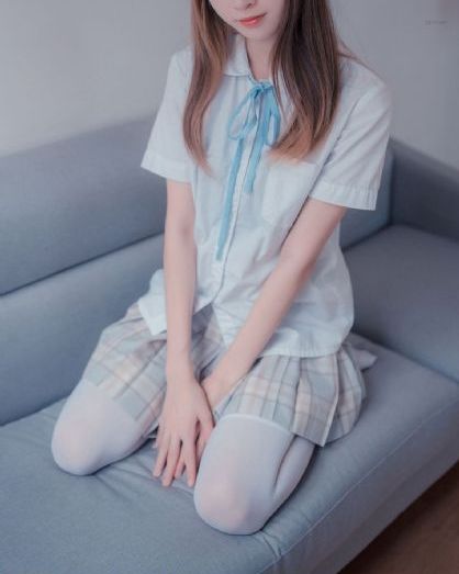 年轻女老师在线观看_HDBD在线观看