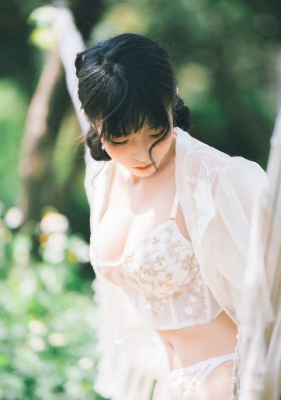 她叫的越大声他就弄得越快_最近国语在线观看