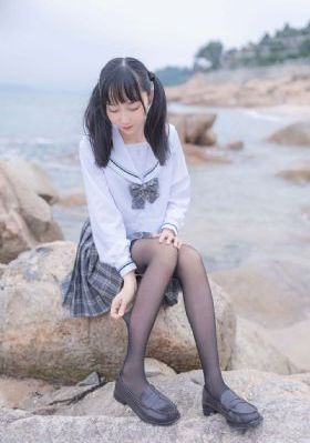 男生一边吃胸一边摸屁股视频_高清全集免费播放